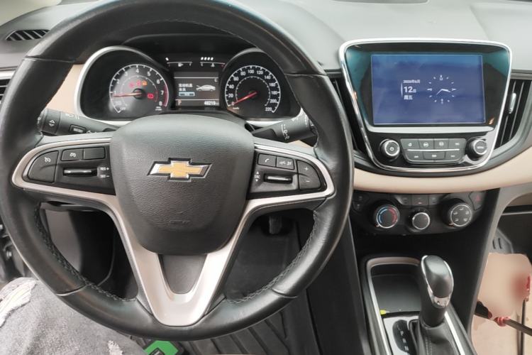 Used Chevrolet Monza 2021 320 Automatic Enjoyment Sunroof Edition Center Console