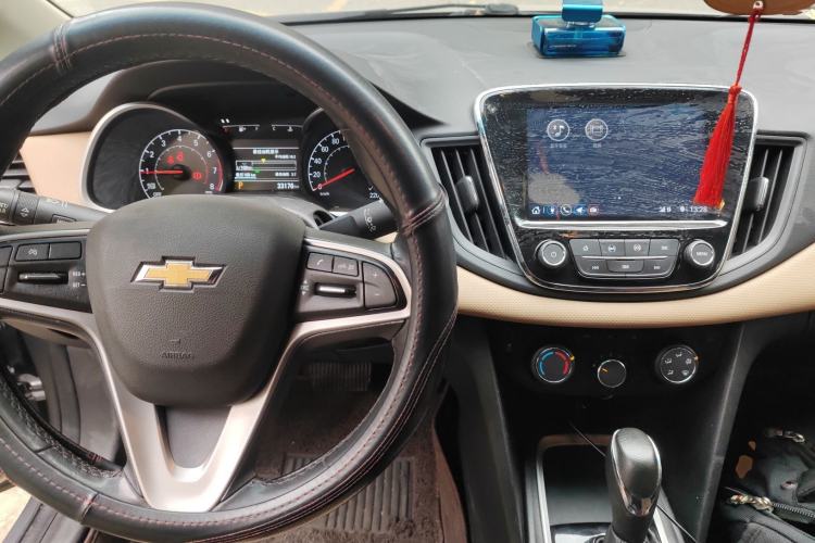 Used Chevrolet Monza 2021 320 Automatic Enjoyment Sunroof Edition Center Console