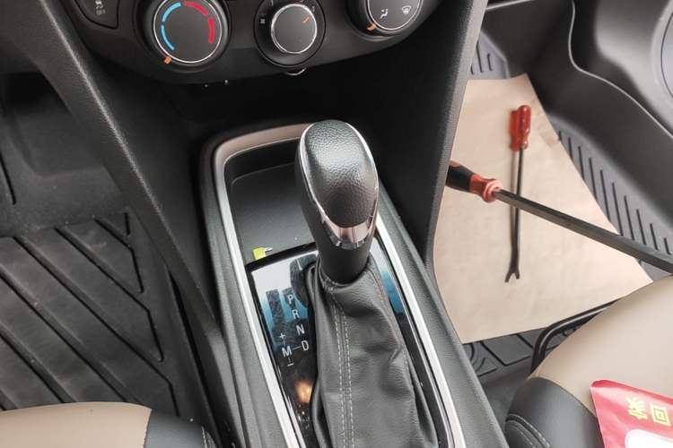Used Chevrolet Monza 2021 320 Automatic Enjoyment Sunroof Edition Gear Lever