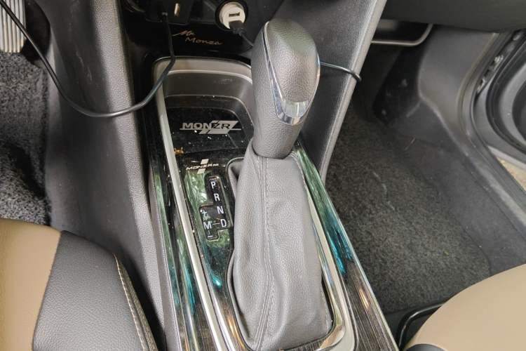 Used Chevrolet Monza 2021 320 Automatic Enjoyment Sunroof Edition Gear Lever