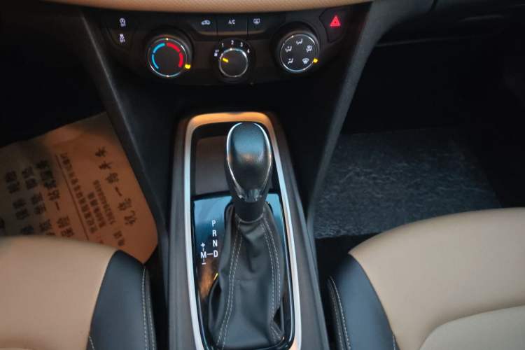 Used Chevrolet Monza 2021 320 Automatic Enjoyment Sunroof Edition Gear Lever