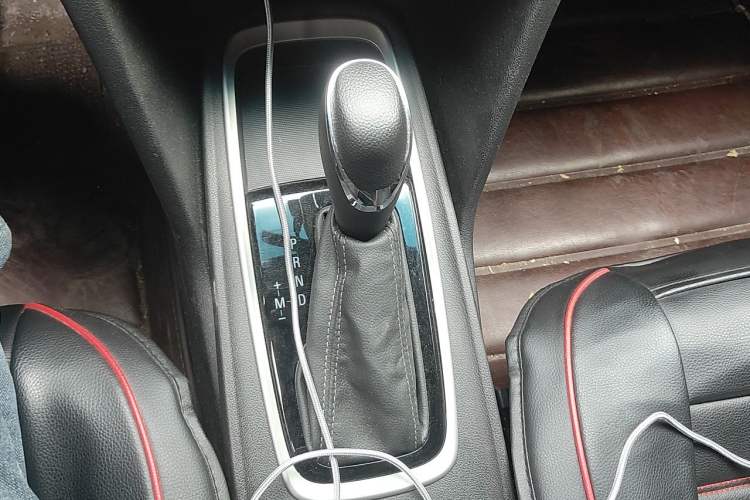 Used Chevrolet Monza 2021 320 Automatic Enjoyment Sunroof Edition Gear Lever