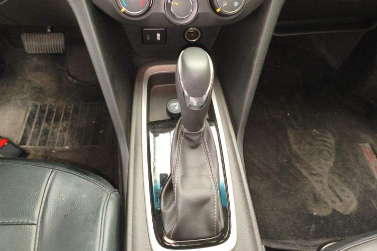 Used Chevrolet Monza 2021 320 Automatic Enjoyment Sunroof Edition Gear Lever