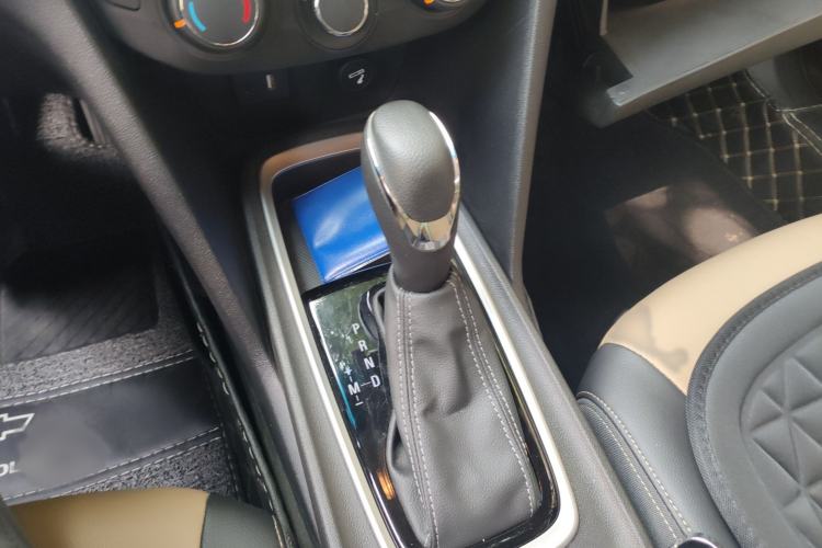 Used Chevrolet Monza 2021 320 Automatic Enjoyment Sunroof Edition Gear Lever