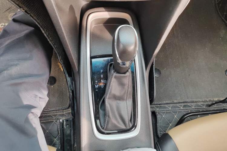 Used Chevrolet Monza 2021 320 Automatic Enjoyment Sunroof Edition Gear Lever