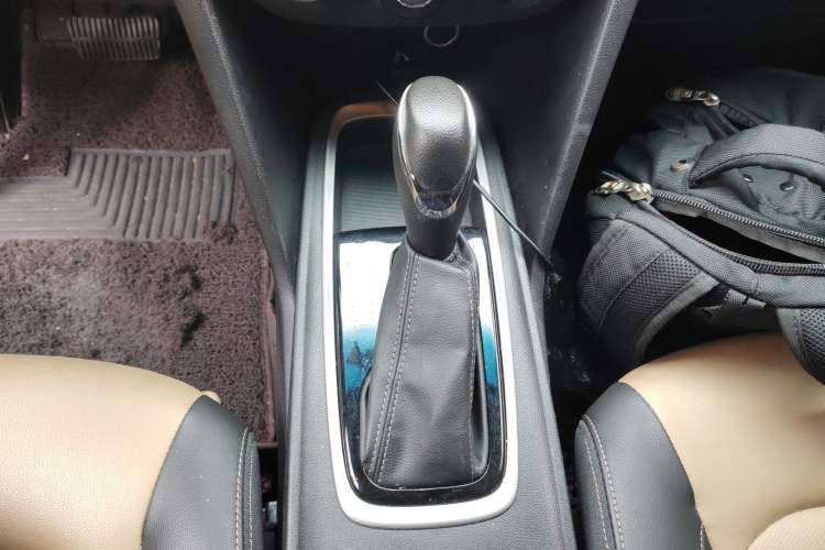 Used Chevrolet Monza 2021 320 Automatic Enjoyment Sunroof Edition Gear Lever