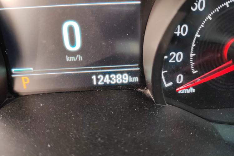 Used Chevrolet Monza 2021 320 Automatic Enjoyment Sunroof Edition Odometer Close Up