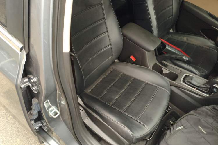 Used Chevrolet Monza 2021 320 Automatic Enjoyment Sunroof Edition Right Front Seat