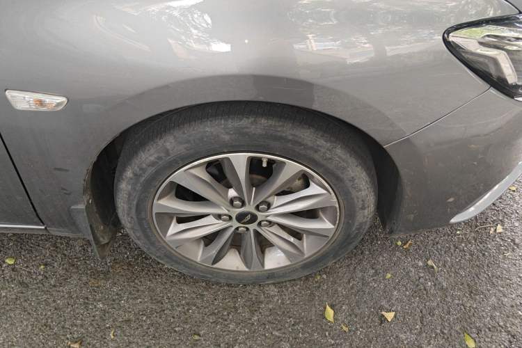 Used Chevrolet Monza 2021 320 Automatic Enjoyment Sunroof Edition Right Front Wheel Hub