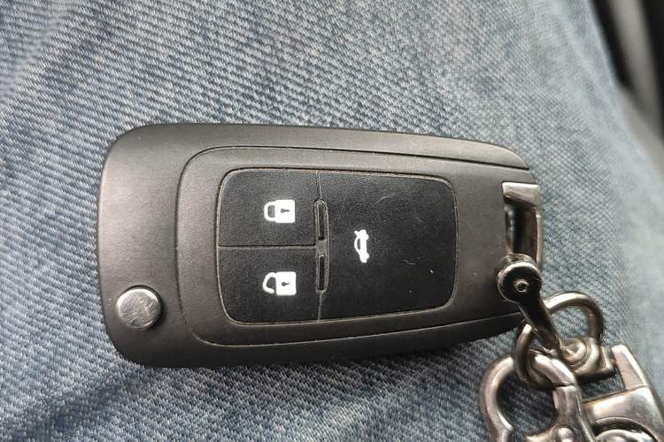 Used Chevrolet Monza 2021 320 Automatic Enjoyment Sunroof Edition Vehicle Key