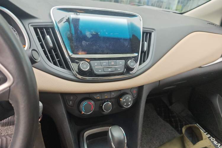 Used Chevrolet Monza 2021 320 Automatic Enjoyment Sunroof Edition Audio And AC Panel