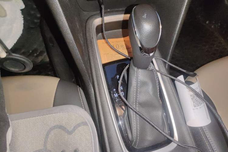 Used Chevrolet Monza 2021 320 Automatic Enjoyment Sunroof Edition Gear Lever