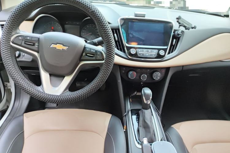 Used Chevrolet Monza 2021 320 Automatic Enjoyment Sunroof Edition Center Console