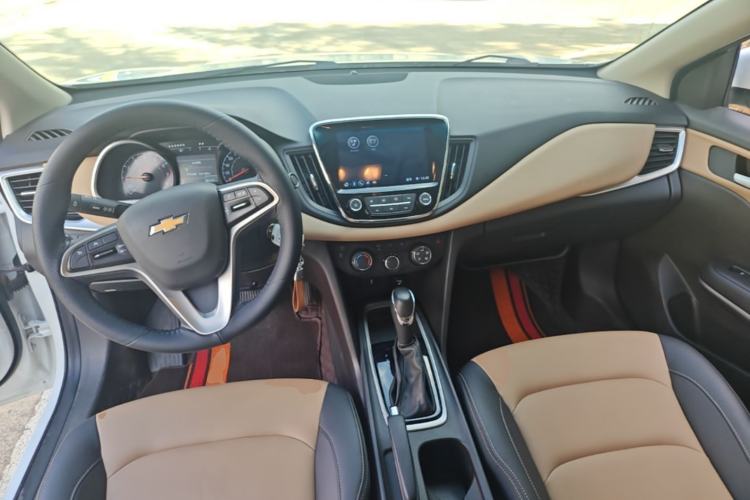 Used Chevrolet Monza 2021 320 Automatic Enjoyment Sunroof Edition Center Console