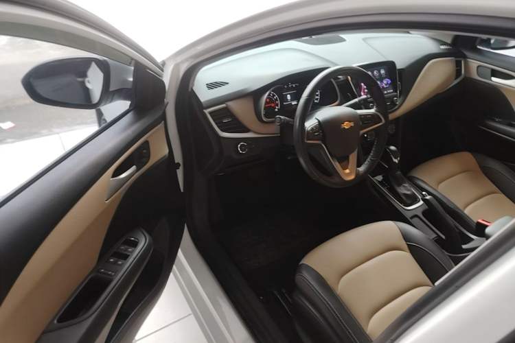 Used Chevrolet Monza 2021 320 Automatic Enjoyment Sunroof Edition Driver Seat