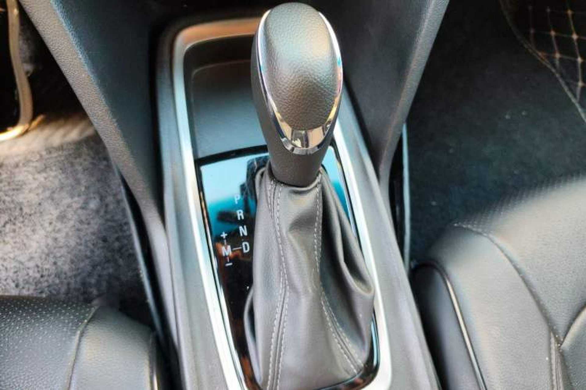Used Chevrolet Monza 2021 320 Automatic Enjoyment Sunroof Edition Gear Lever