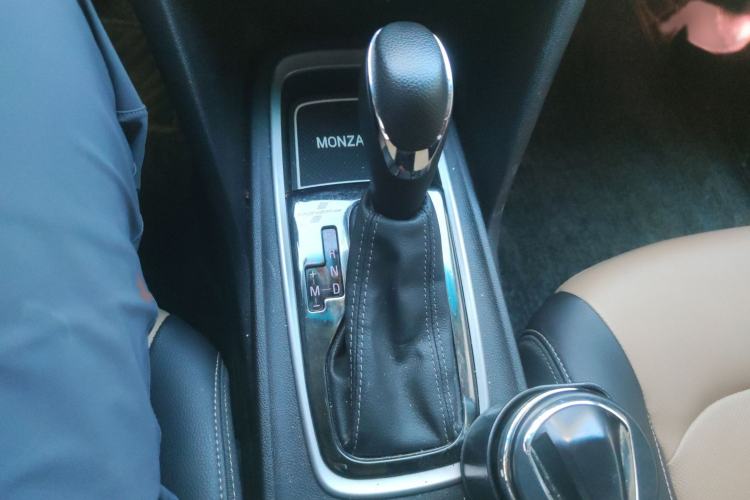 Used Chevrolet Monza 2021 320 Automatic Enjoyment Sunroof Edition Gear Lever