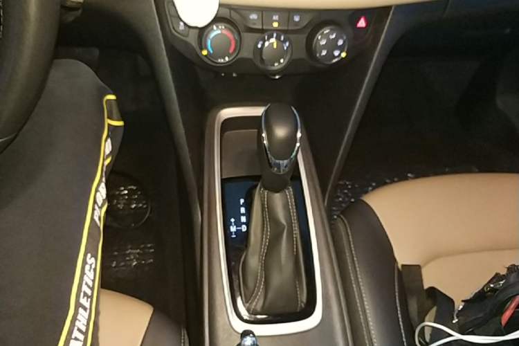Used Chevrolet Monza 2021 320 Automatic Enjoyment Sunroof Edition Gear Lever