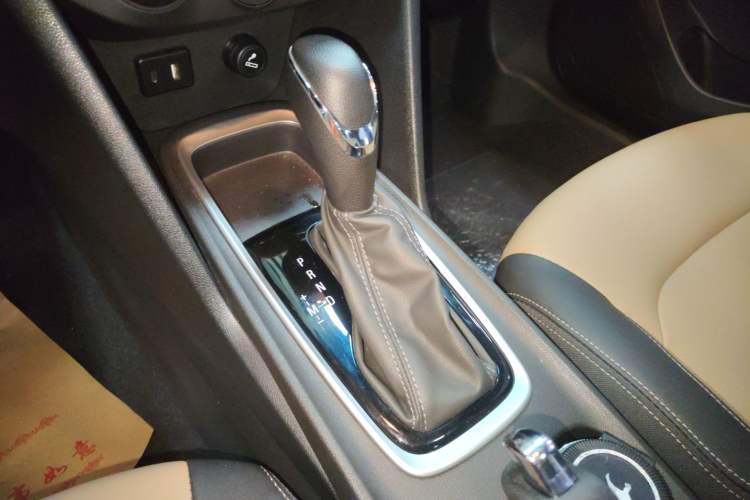 Used Chevrolet Monza 2021 320 Automatic Enjoyment Sunroof Edition Gear Lever