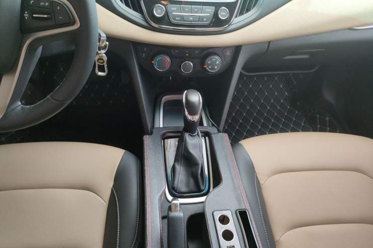 Used Chevrolet Monza 2021 320 Automatic Enjoyment Sunroof Edition Gear Lever