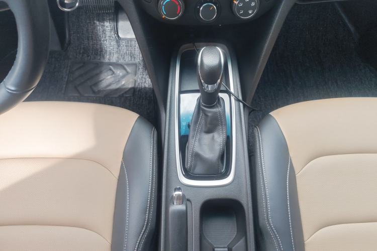 Used Chevrolet Monza 2021 320 Automatic Enjoyment Sunroof Edition Gear Lever