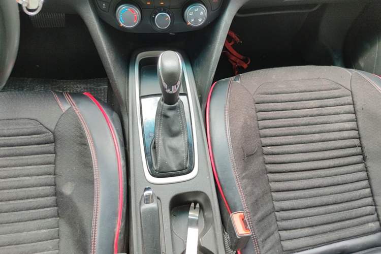 Used Chevrolet Monza 2021 320 Automatic Enjoyment Sunroof Edition Gear Lever
