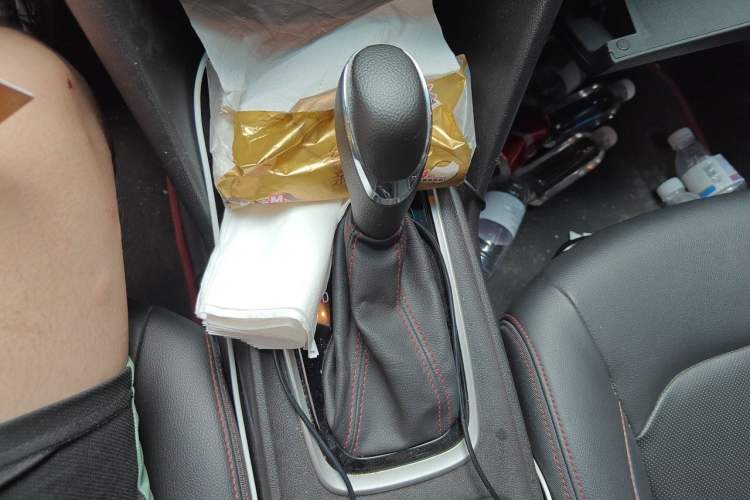 Used Chevrolet Monza 2021 320 Automatic Enjoyment Sunroof Edition Gear Lever