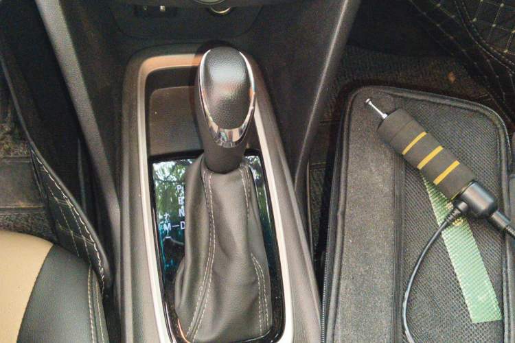 Used Chevrolet Monza 2021 320 Automatic Enjoyment Sunroof Edition Gear Lever