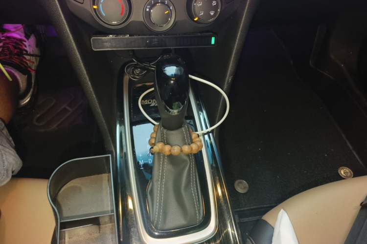 Used Chevrolet Monza 2021 320 Automatic Enjoyment Sunroof Edition Gear Lever