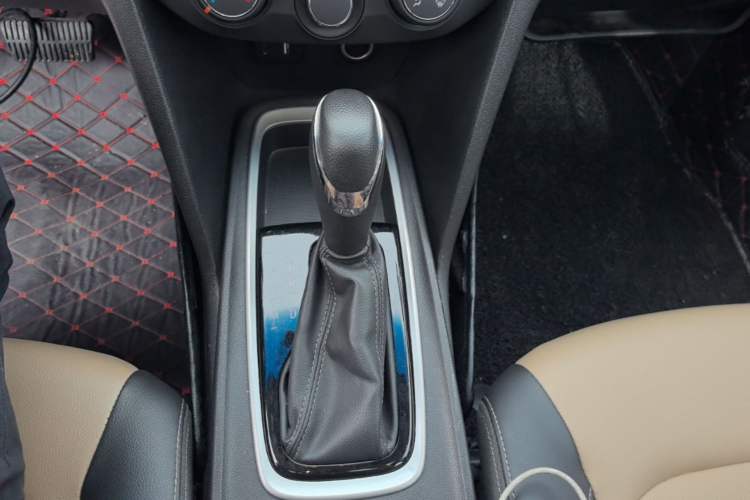 Used Chevrolet Monza 2021 320 Automatic Enjoyment Sunroof Edition Gear Lever