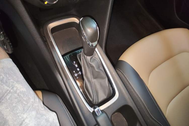 Used Chevrolet Monza 2021 320 Automatic Enjoyment Sunroof Edition Gear Lever