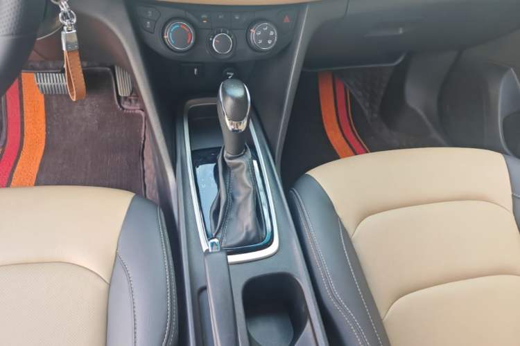 Used Chevrolet Monza 2021 320 Automatic Enjoyment Sunroof Edition Gear Lever