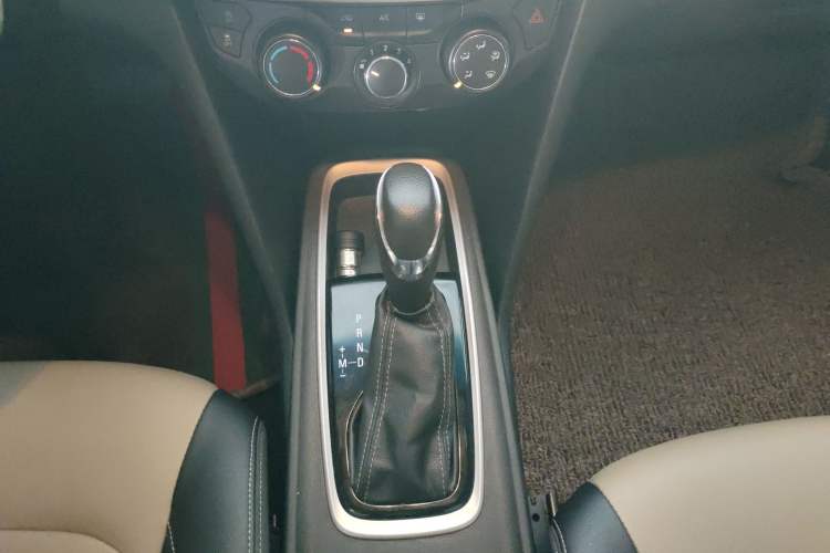 Used Chevrolet Monza 2021 320 Automatic Enjoyment Sunroof Edition Gear Lever