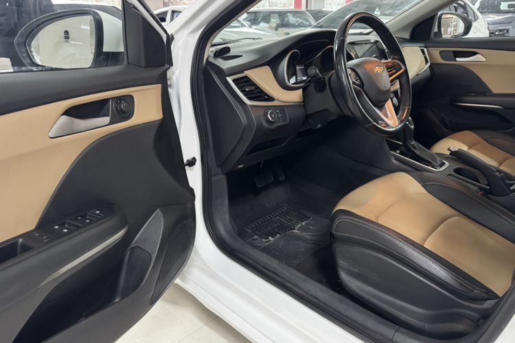 Used Chevrolet Monza 2021 320 Automatic Enjoyment Sunroof Edition Interior 1