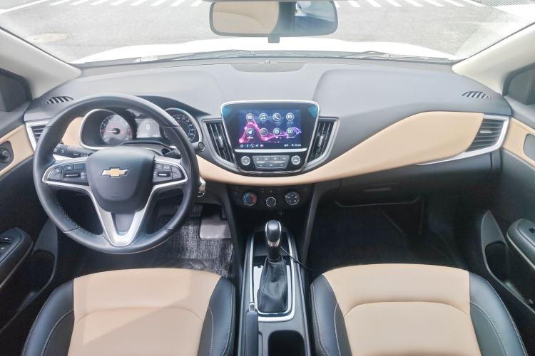 Used Chevrolet Monza 2021 320 Automatic Enjoyment Sunroof Edition Interior 2