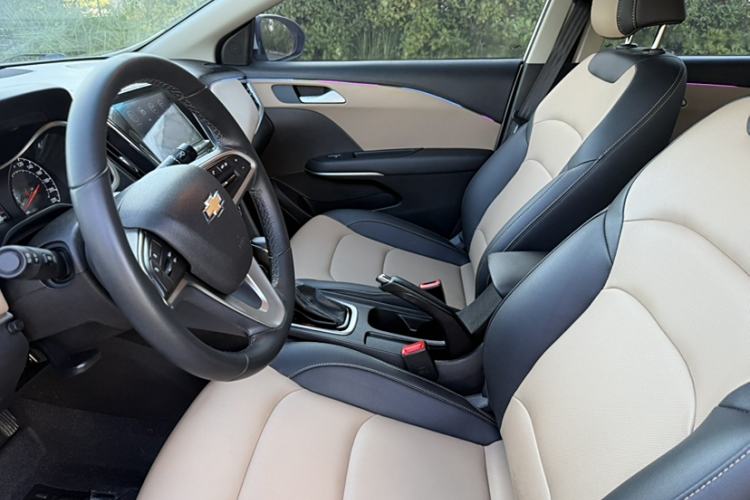 Used Chevrolet Monza 2021 320 Automatic Enjoyment Sunroof Edition Interior 3