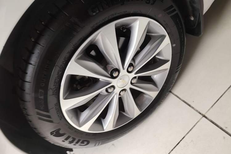 Used Chevrolet Monza 2021 320 Automatic Enjoyment Sunroof Edition Left Front Wheel Hub