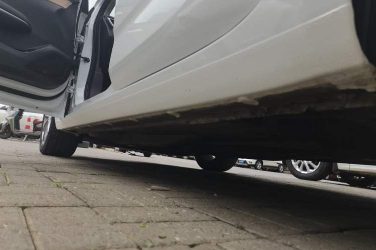 Used Chevrolet Monza 2021 320 Automatic Enjoyment Sunroof Edition Left Side Sill