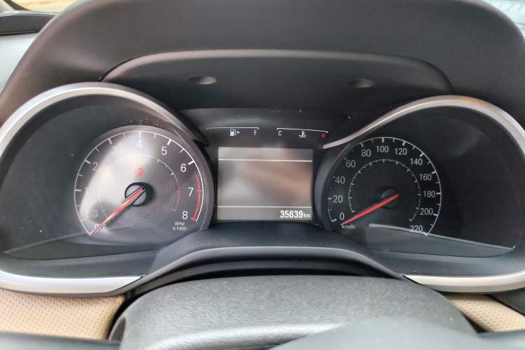 Used Chevrolet Monza 2021 320 Automatic Enjoyment Sunroof Edition Odometer Close Up