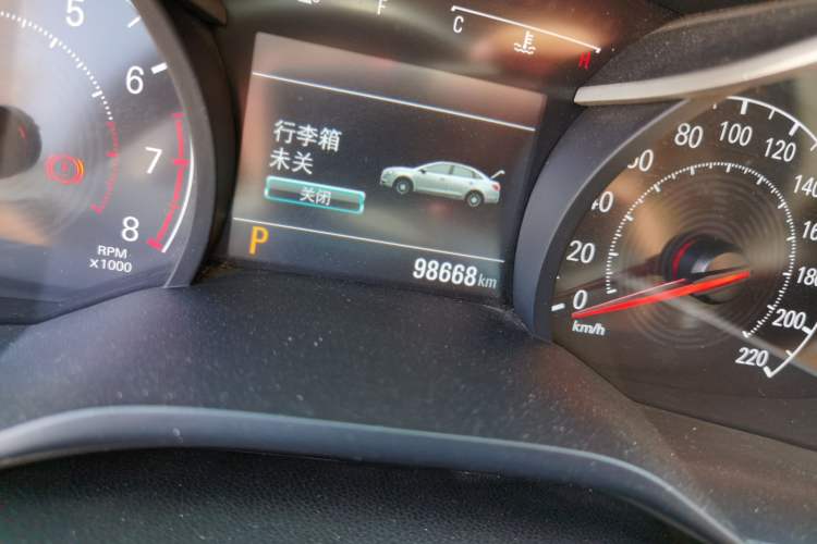 Used Chevrolet Monza 2021 320 Automatic Enjoyment Sunroof Edition Odometer Close Up