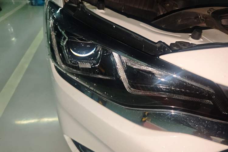 Used Chevrolet Monza 2021 320 Automatic Enjoyment Sunroof Edition Right Front Headlight