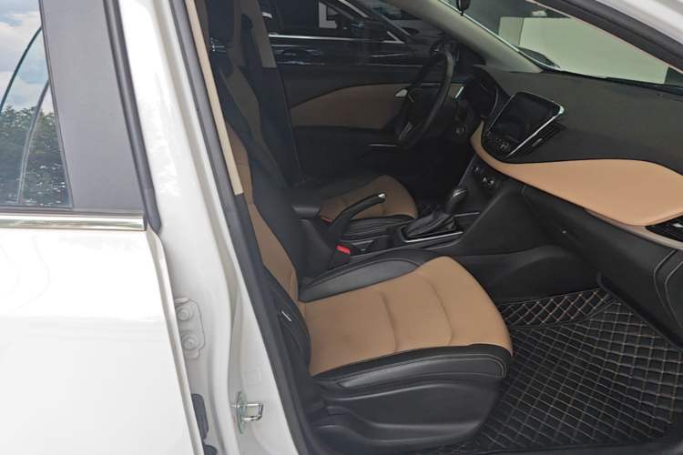 Used Chevrolet Monza 2021 320 Automatic Enjoyment Sunroof Edition Right Front Seat