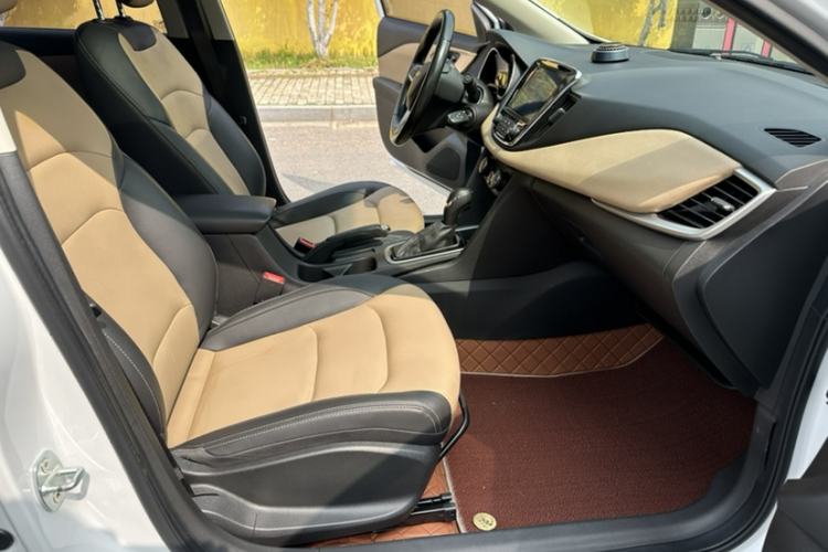 Used Chevrolet Monza 2021 320 Automatic Enjoyment Sunroof Edition Right Front Seat