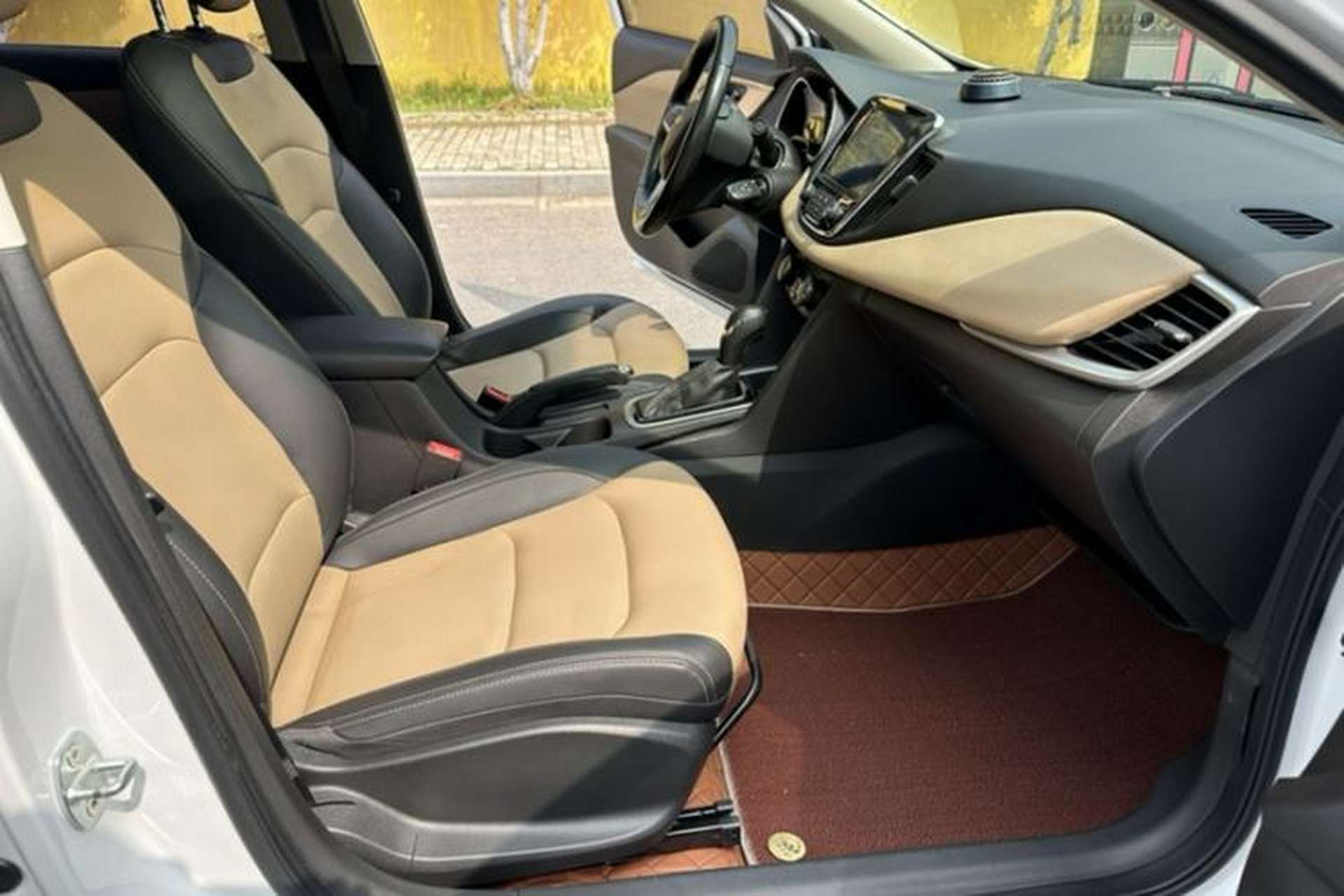 Used Chevrolet Monza 2021 320 Automatic Enjoyment Sunroof Edition Right Front Seat