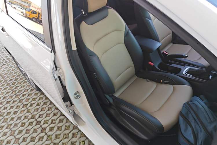 Used Chevrolet Monza 2021 320 Automatic Enjoyment Sunroof Edition Right Front Seat
