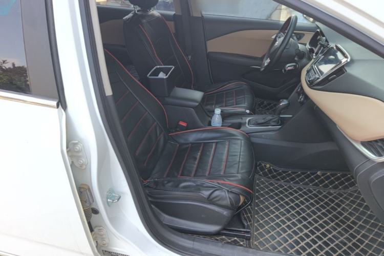 Used Chevrolet Monza 2021 320 Automatic Enjoyment Sunroof Edition Right Front Seat