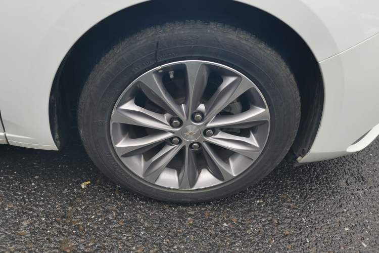Used Chevrolet Monza 2021 320 Automatic Enjoyment Sunroof Edition Right Front Wheel Hub