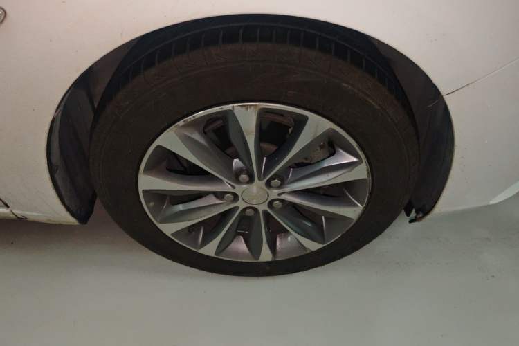 Used Chevrolet Monza 2021 320 Automatic Enjoyment Sunroof Edition Right Front Wheel Hub