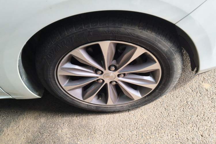 Used Chevrolet Monza 2021 320 Automatic Enjoyment Sunroof Edition Right Front Wheel Hub