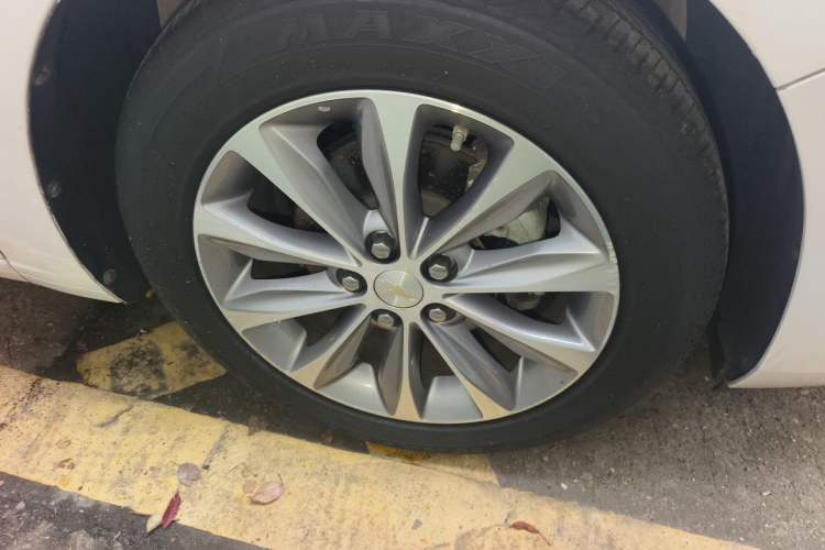 Used Chevrolet Monza 2021 320 Automatic Enjoyment Sunroof Edition Right Front Wheel Hub